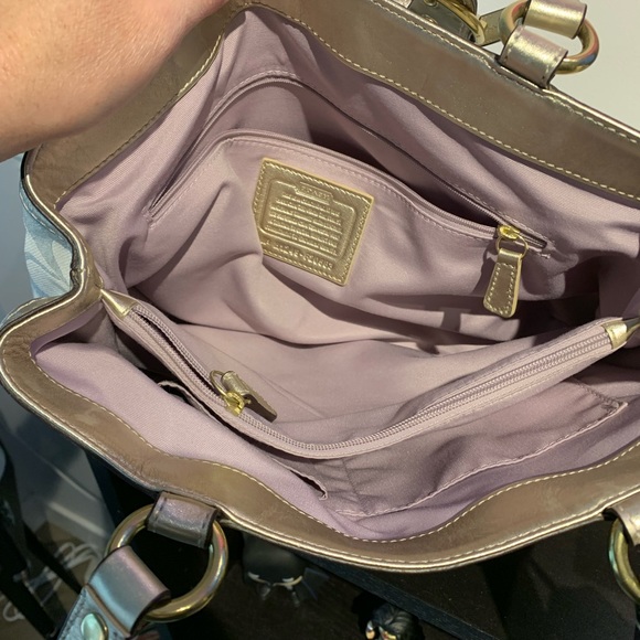 Coach handbag , beige and gold. Large logo design - Picture 2 of 4